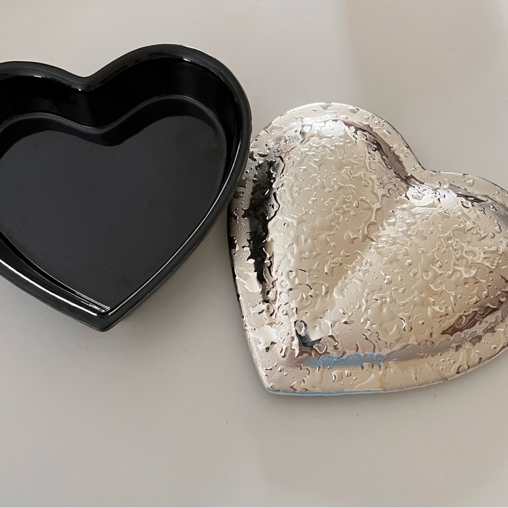 McCoy Mount Clemons Era Black & Weeping Gold Heart Candy Dish. 1960’s.
